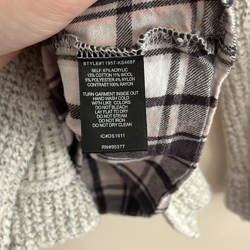 Sanctuary Slit‎ Sided Sweater sz XS Gray Anthropologie Comfort casual Plaid